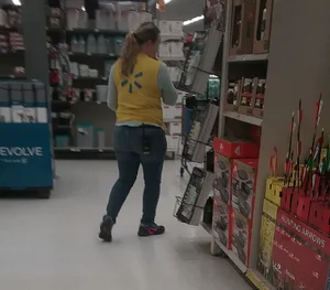 Supermarket employee milf in jeans creepshot