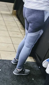 Girl With Chunky Ass in Grey Yoga Pants at the Store And on the Parking Lot Candid Pics