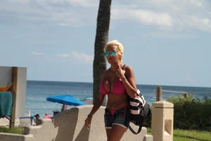 Florida beach and bikini girls
