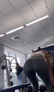 Must see! Gym babe bends over  / not OC