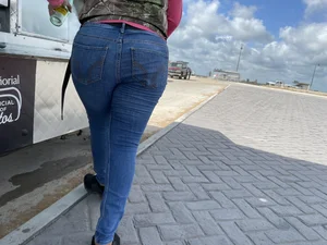 Again this thick milf at job site