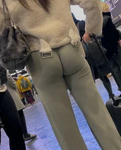 [ God Tier ] Deep wedgie ass eating leggings showoff (OC)