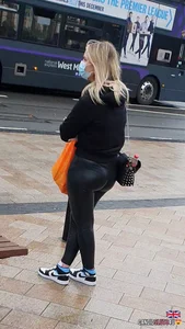 Blonde teen’s juicy booty in wet look leggings!
