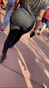 Fat booty black girl in tight black jeans! Strong VPL