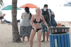 Florida beach and bikini girls