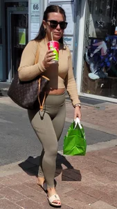 Cameltoe milf in leggings street creepshots gallery