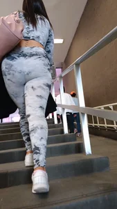 Latina culona en leggings