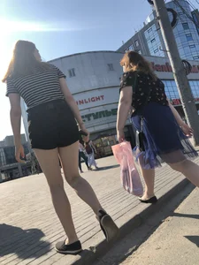 Candid teen in shorts with nice legs and booty street pics