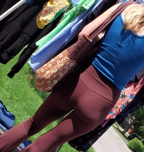 Tight booty with major vpl in leggings