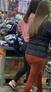 girls in leggins at costco