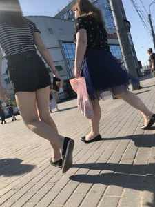 Candid teen in shorts with nice legs and booty street pics