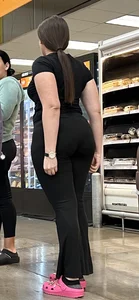 [OC] HOT Latina Big ASS Yoga pants VPL at grocery store