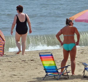 Thick beach girl in a teal bikini