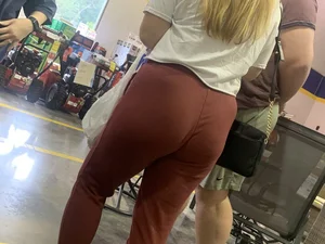 Big booty older lady in tight sweats