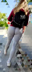 Blonde girl😍 eat tight leggings
