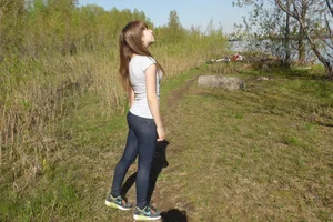 Skinny Teen JB in Yoga Pants in the Countryside Candid