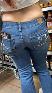 Nice lil cake in high rise jeans