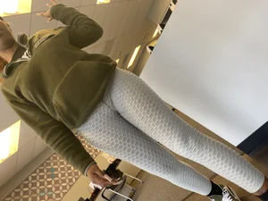 Ebony worker in leggings