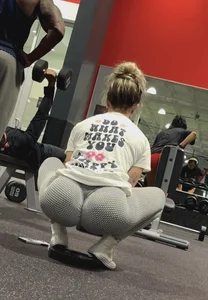 Thick Snow bunny at the gym  (OC)