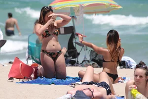 Sexy Florida beach bikini girls