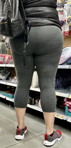 Big booty couldn’t resist the bendover‼️