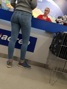 Sexy Russian babe with a great ass in tight jeans