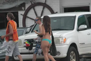 Even more hot and sexy bikini babes in Florida