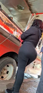 Mature MILF BBL big butt in black leggings [oc]