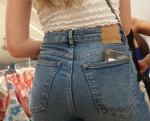Hot young girl in tight blue jeans store creepshots, great booty closeups
