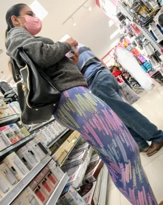 Nice Butt and shapely legs in tight leggings