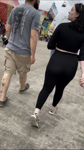 Black leggings VTL white chick