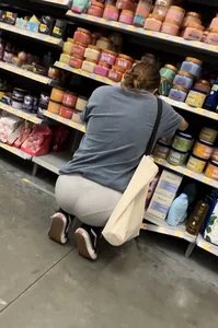 VPL white girl in shorts