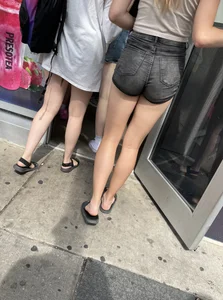 Hot teen ass and legs in short shorts