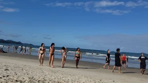 Brazillian beach creepshots, huge gallery of candid girls in swimsuits