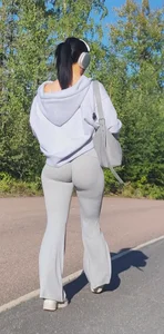 Baddie in gray flares