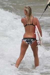Candid surfing girls