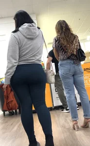 Very thick blue legging brunette with upshot