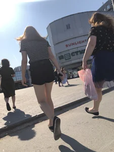 Candid teen in shorts with nice legs and booty street pics