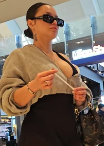JUICY ass Latina in onepiece. (Pullup GIF)