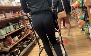 Blonde with a perfect ass in lulu’s