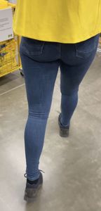 :diamond_shape_with_a_dot_inside:IKEA worker extreme TIGHT Jeans [OC]