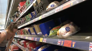 Thick girl showing cleavage while downbloused at the market