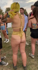 BIG SLUTTY BARE BOOTY! Bonus ugly girl crotch shot
