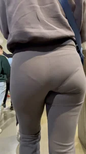 College Vpl Latina In Dark Grey Leggings Going Up The Stairs