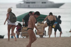 Florida beach and bikini girls