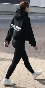 Sexy brunette in in tight leggings😋
