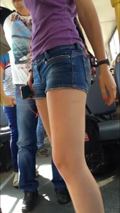 Candid bus teen with a bandaged knee wearing denim shorts with hot slim legs creepshots