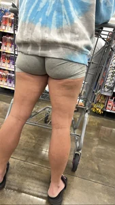 Pawg in light gray shorts
