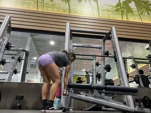 Thick teen spandex bubble w/ fat mound at gym *bending over*