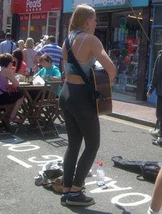 Guitar playing blonde babe with a nice ass and vtl in tight leggings